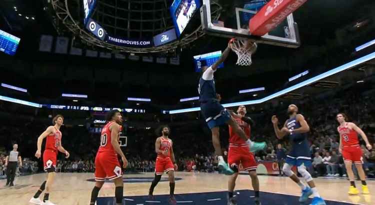 pg麻将胡了-摧枯拉朽！纳兹·里德滑翔劈扣 森林狼轰出13-0强势反超